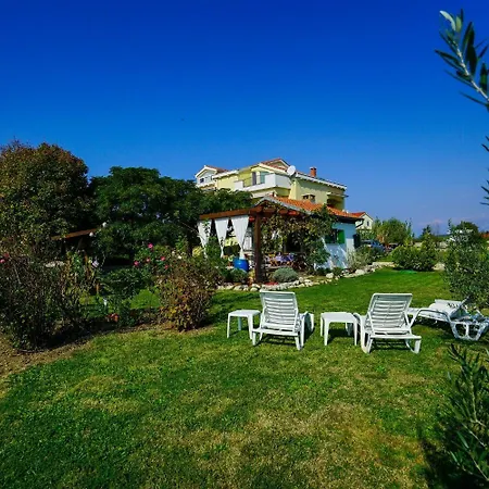 Secret Garden Διαμέρισμα Ražanac